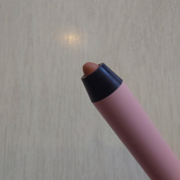 Kylie Jenner Cosmetics Lip Liner 701 "Exposed" - Picture 4 of 9